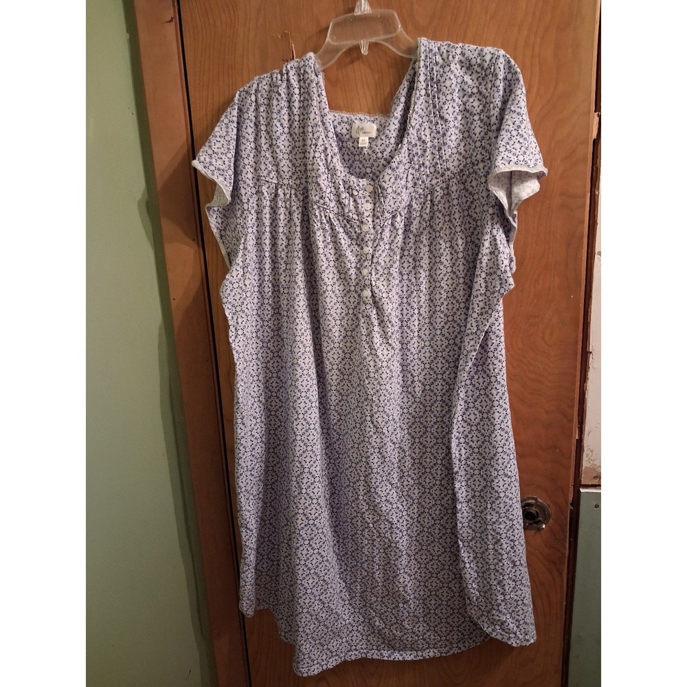 Women's lavender. Floral Print plus size  Nightgown Short Sleeve Button Front